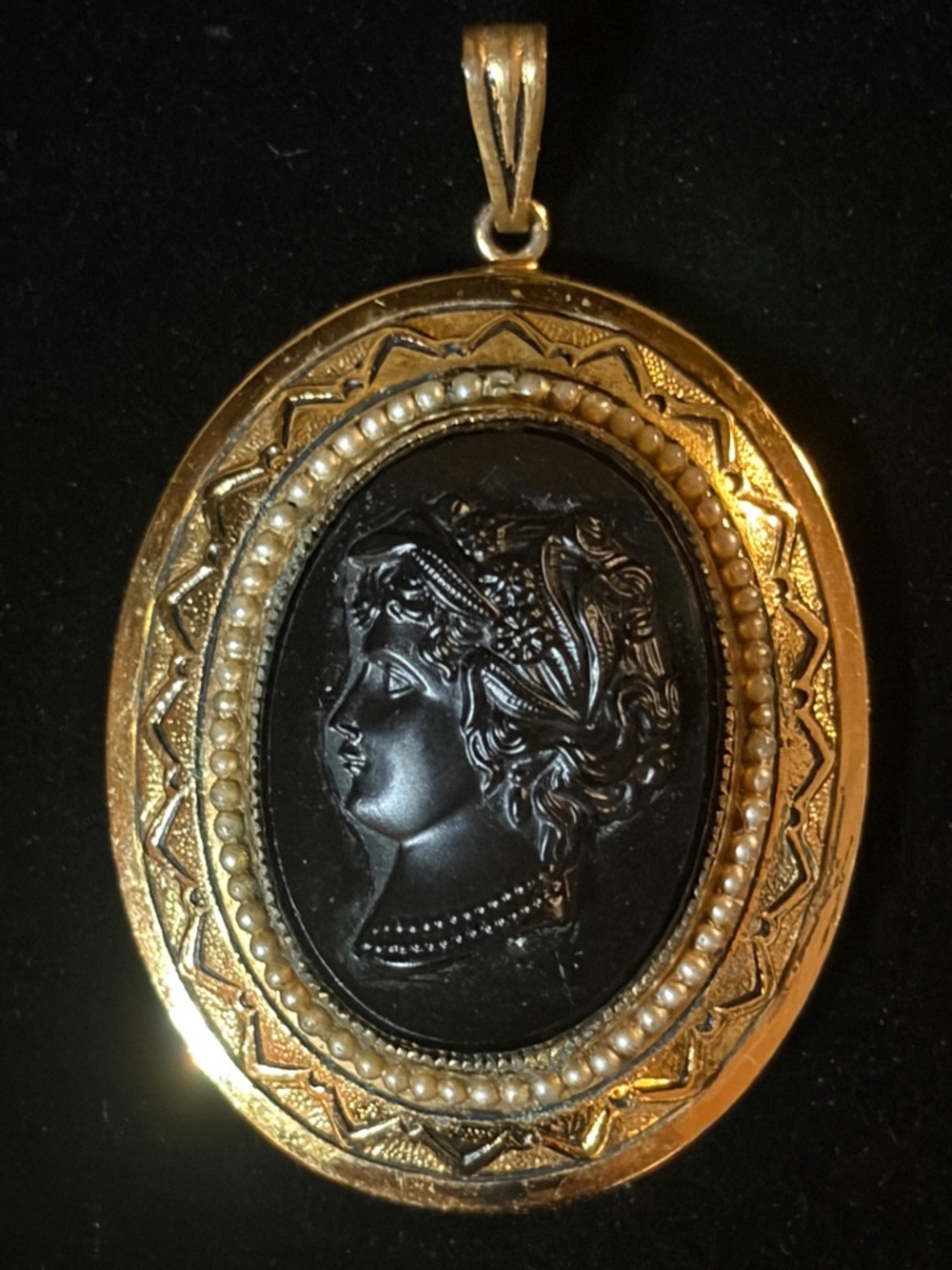 Vintage 1970s 1980s Gold-Tone Black Cameo Pendant with Faux Pearl Accent